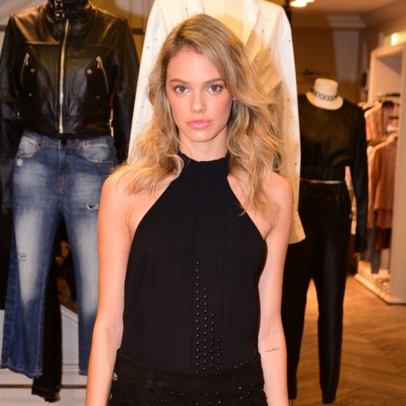 Laura Neiva não teve apoio de Chay Suede para ficar loira como revelou em entrevista nesta quarta-feira, dia 07 de março de 2018