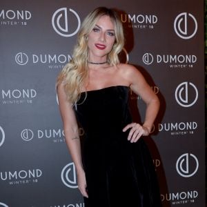 Giovanna Ewbank apostou em um tomara que caia midi para o evento de lançamento da coleção Inverno 2018 da Dumond, no restaurante Le Manjue, em São Paulo, nesta quarta-feira, 7 de março de 2018