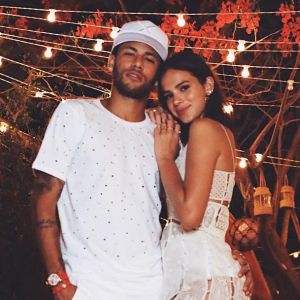 Neymar posta foto de Bruna Marquezine, da mãe e irmã no Dia da Mulher, nesta quinta-feira, dia 08 de março de 2018