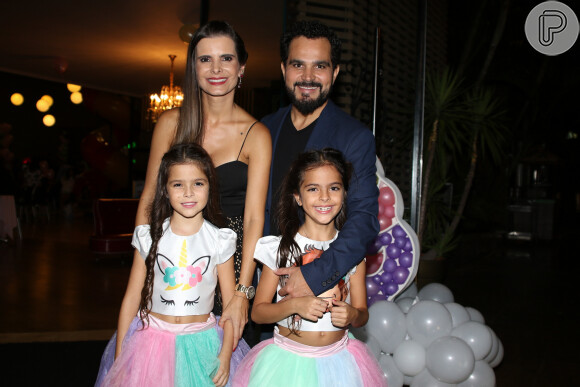 Luciano Camargo reúne família em aniversário das filhas gêmeas nesta quinta-feira, dia 08 de março de 2018