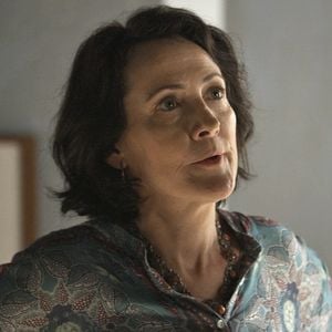 Os pais de Melissa (Gabriella Mustafá) se desesperam com seu sumiço na novela 'O Outro Lado do Paraíso'