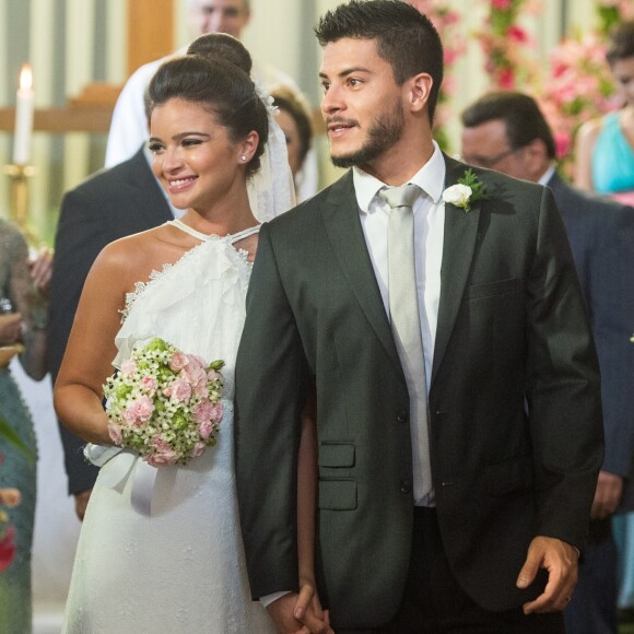 Gabriella Mustafá acredita que o verdadeiro sonho de Melissa era ser feliz em seu casamento com Diego (Arthur Aguiar), na novela 'O Outro Lado do Paraíso'