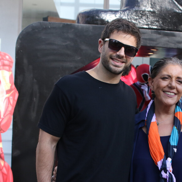 Duda Nagle e a mãe, Leda, prestigiaram a festa de aniversário de Felipe, sobrinho de Sabrina Sato