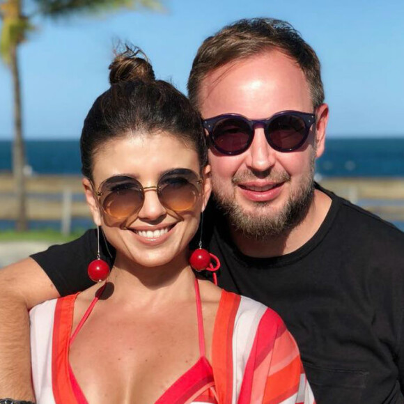 Paula Fernandes postou foto com Claudio Mello, apontado como namorado, nesta sexta-feira, 9 de março de 2018