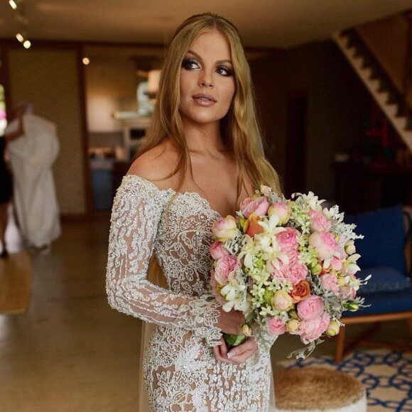 'Eu cheguei lá com um vestido de mais de 40 kg, tanto é que eu tenho um corte aqui até hoje de segurar o vestido', relatou Luísa Sonza