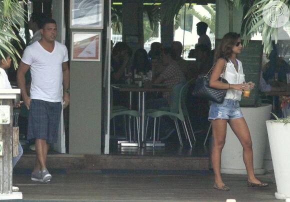 Na semana passada, Ronaldo e Paula foram flagrados fazendo um lanche na Barra da Tijuca, na zona oeste do Rio