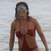 Juliana Paes escolhe maiô 'engana-mamãe' para curtir dia de praia com a família na Praia de Grumari, no Rio, em 11 de março de 2018