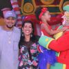 Maria Victória, filha de Naldo Benny e Ellen Cardoso, foi ao circo de Patati Patatá neste domingo