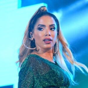 Anitta festejou seu mais novo prêmio no exterior: 'Muito feliz!. Obrigada a todos os meus fãs'