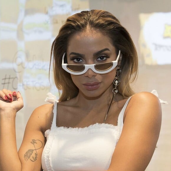 Anitta comemorou ainda a marca de 27 milhões de seguidores no Instagram