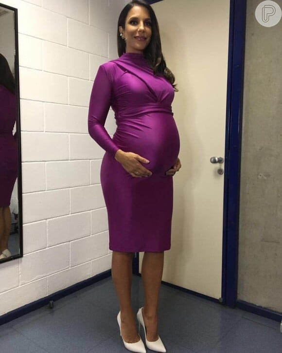 Ivete Sangalo usou modelo justo e midi quando ainda estava grávida das gêmeas Helena e Marina para gravação do 'The Voice Brasil'