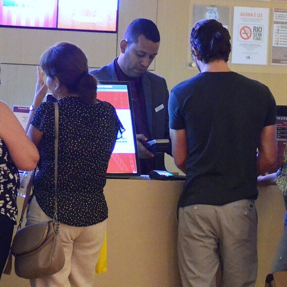 Klebber Toledo exibiu o cabelo comprido para seu personagem na série 'Ilha de Ferro'