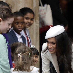 Meghan Markle conversou com crianças durante o evento