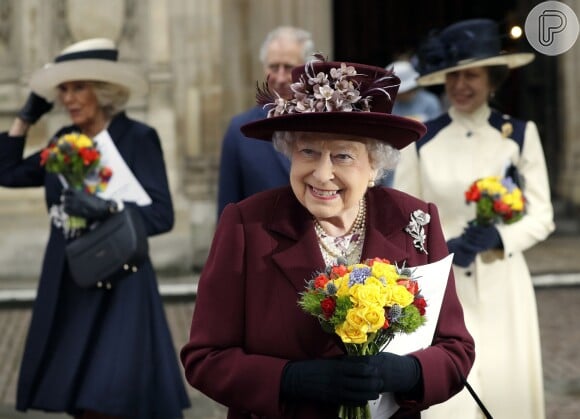 A Rainha Elizabeth II foi ao primeiro evento com Meghan Markle nesta segunda (12)