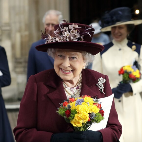 A Rainha Elizabeth II foi ao primeiro evento com Meghan Markle nesta segunda (12)
