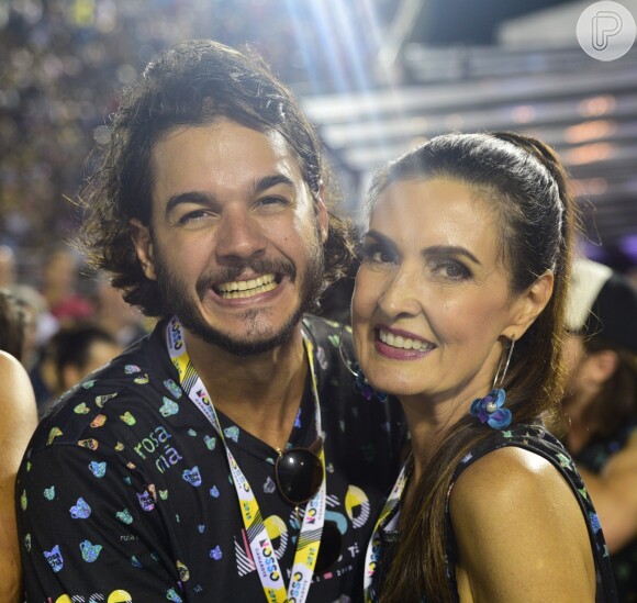 Fátima Bernardes e o namorado, Túlio Gadelha, curtiram passeios românticos em Maracaípe, Pernambuco