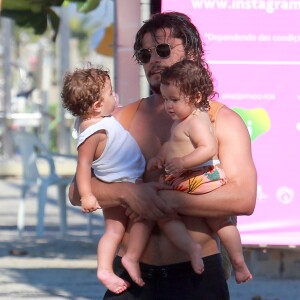 Bruno Gissoni deixou praia com filha, Madalena, e sobrinha, Maria, no colo