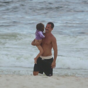 Malvino Salvador aproveitou o dia de folga com a filha do meio, Ayra