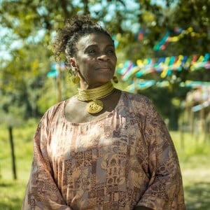 Mãe do Quilombo cuida de Mariano (Juliano Cazarré) com remédios naturais na reta final da novela 'O Outro Lado do Paraíso'. Quem adianta é o colunista Daniel Castro, nesta terça-feira, 13 de março de 2018