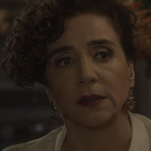 Celeste (Marisa Orth) fica apreensiva na novela 'Tempo de Amar': 'Achas que não estou curada?'