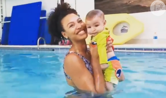 Sheron Menezzes exibe mergulho do filho na natação: 'peixinho'