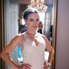 O vestido de noiva de Clara (Bianca Bin) em 'O Outro Lado do Paraíso' é rendado, mas ganhou um toque moderno com várias camadas transparência