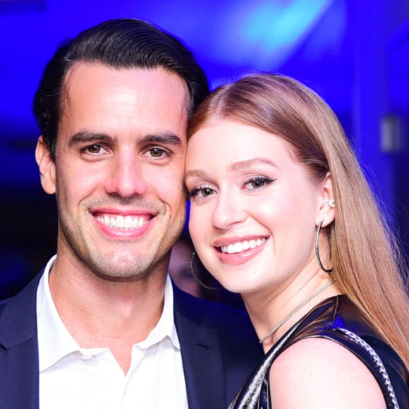 Marina Ruy Barbosa beijou o marido, Xande Negrão, em lançamento da coleção Inverno 2018 da Colcci