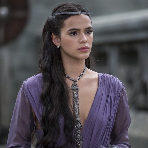 Catarina (Bruna Marquezine) resolve engravidar de Rodolfo (Johnny Massaro) em mais uma parte do seu plano de reinar sozinha nos próximos capítulos da novela 'Deus Salve o Rei'