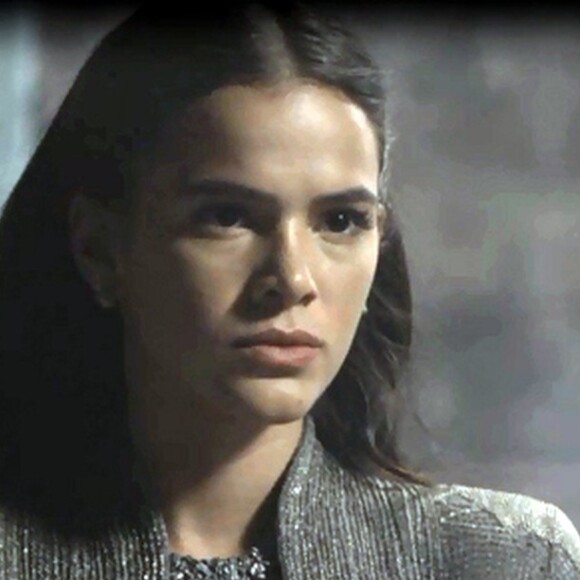 Catarina (Bruna Marquezine) festeja o resultado de suas ações de caridade nos próximos capítulos da novela 'Deus Salve o Rei': 'A plebe começa a me ver com outros olhos. Com bons olhos'