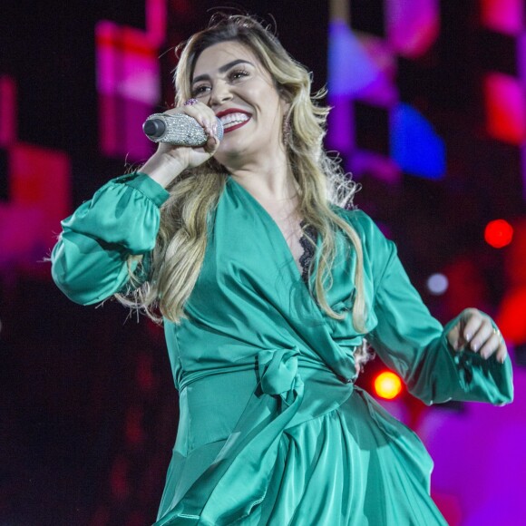 Naiara Azevedo contou que o novo visual foi aprovado por fãs e pelo marido