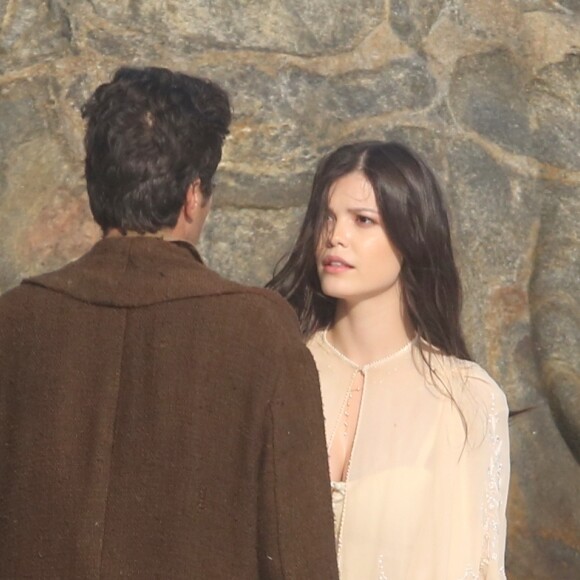 Maria Vitória (Vitória Strada) e Vicente (Bruno Ferrari) se reencontram no último capítulo da novela 'Tempo de Amar', no ar dia 19 de março de 2018