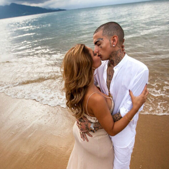 'Quero ficar de biquíni bem e quem casa tem que dar alegria para o marido', explica Lexa