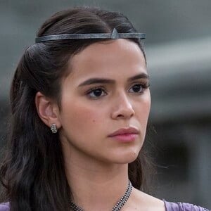 Catarina (Bruna Marquezine) diz que não vai acompanhar o futuro marido, Rodolfo (Johnny Massaro), na inauguração da estátua do rei nos próximos capítulos da novela 'Deus Salve o Rei': 'No momento certo, seremos o rei e a rainha mais adorados de toda a Cália'