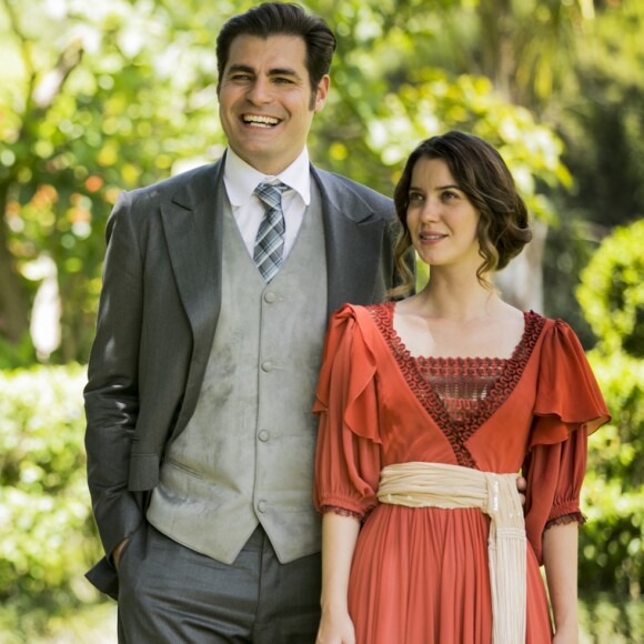 Nathalia Dill forma com Thiago Lacenda o casal protagonista da novela 'Orgulho e Paixão' como Elisabeta e Darcy