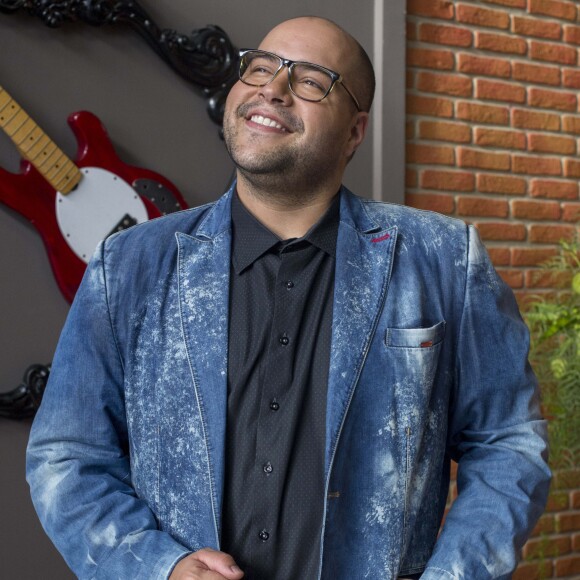 'Acompanhar o quadro no ano passado foi muito legal. Ver os colegas dando esse show só fez aumentar a nossa vontade de participar. Fiquei muito feliz quando recebi o convite', afirma Tiago Abravanel