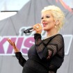 Grávida, Christina Aguilera exibe anel de noivado em formato de flor-de-lis