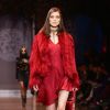 Versace vai abolir pele das coleções, como indicou a diretora-criativa e vice-presidente da marca, Donatella Versace, em entrevista à revista inglesa publicada n