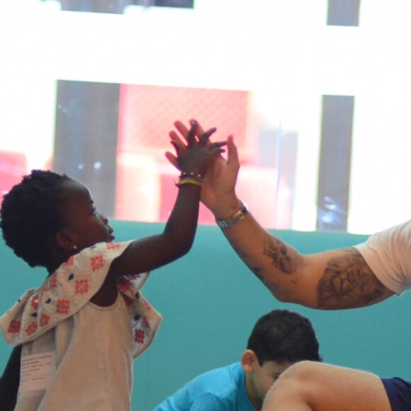 Bruno Gagliasso curtiu a tarde desta sexta-feira, 16 de março de 2018, na companhia da filha