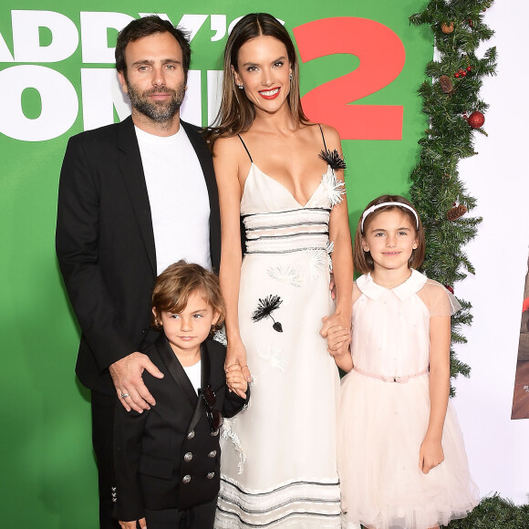 Alessandra Ambrosio e Jamie Mazur são pais de Anja, de 9 anos, e Noah, de 5