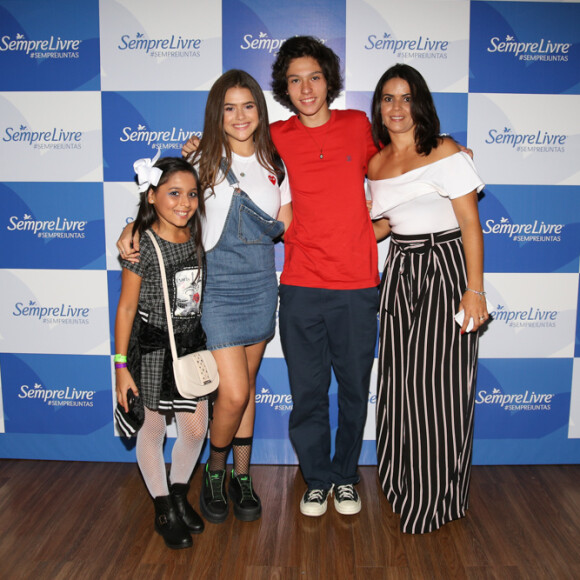 Maisa Silva também estava acompanhada por uma prima mais nova e por sua tia Gisele