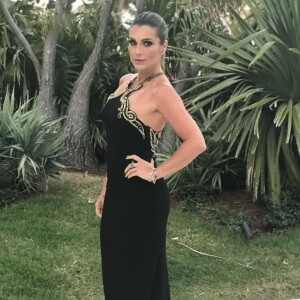 Embaixadora do evento e rainha do baile da BrazilFoundation, Flávia Alessandra completou o look Roberto Cavalli com sandálias Prada e joias Andrea Conti