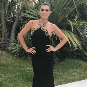 Flávia Alessandra vestiu Roberto Cavalli no BrazilFoundation Gala, realizado em Miami, nos Estados Unidos, neste sábado, 17 de março de 2018