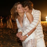 Sasha posa com o namorado, Bruno Montaleone, que explica músculos: 'Segurança'
