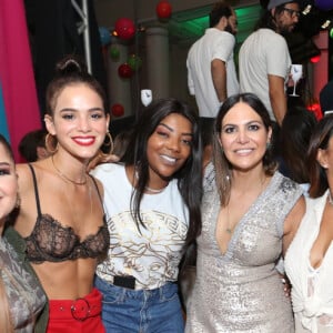 Bruna Marquezine se encontrou com Maiara, Ludmilla, Preta Gil e Toni Garrido na festa de aniversário de Carol Sampaio