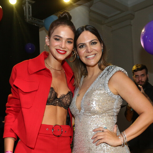 Bruna Marquezine e Carol Sampaio na festa de aniversário de 36 anos da promoter, no hotel Belmond Copacabana Palace, na Zona Sul do Rio de Janeiro, na noite deste domingo, 18 de março de 2018