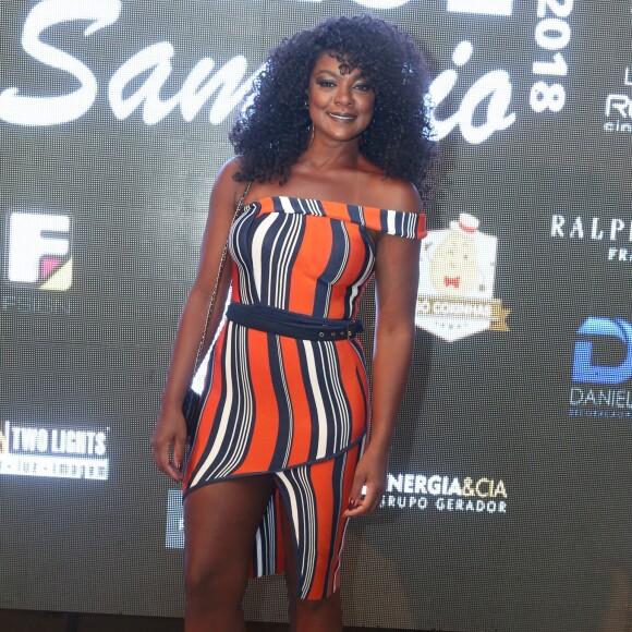 'Estava viajando. Cheguei ontem de Fernando de Noronha, e não deu tempo para pedir ajuda para nenhum amigo', disse Cris Vianna