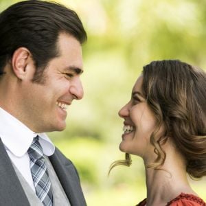 Darcy (Thiago Lacerda) beija Elisabeta (Nathalia Dill) pela primeira vez, no capítulo de sábado, 24 de março de 2018, da novela 'Orgulho e Paixão'