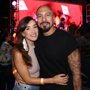 Fernando Medeiros afastou rumor de fim de namoro com atriz Carol Alves nesta segunda-feira, 19 de março de 2018