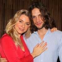 Letícia Spiller festeja aniversário de namoro com músico Pablo Vares: '2 anos'