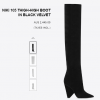 Bota usada por Bruna Marquezine em festa da Yves Saint Laurent pode ser encontrada por AU$ 2,445 na loja virtual da grife